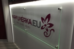 podsvietená tabuľa, 3D písmena, odsadená